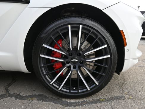 Used 2022 Aston Martin DBX AWD/4WD image 32