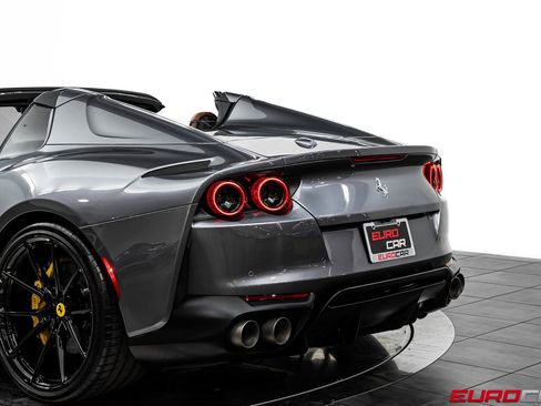 Used 2022 Ferrari 812 GTS image 19