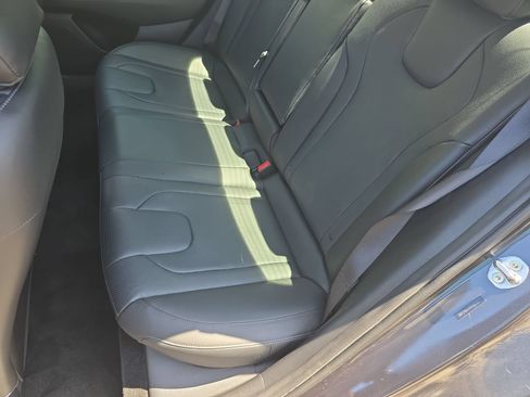 Used 2022 Hyundai Elantra Limited FWD image 13