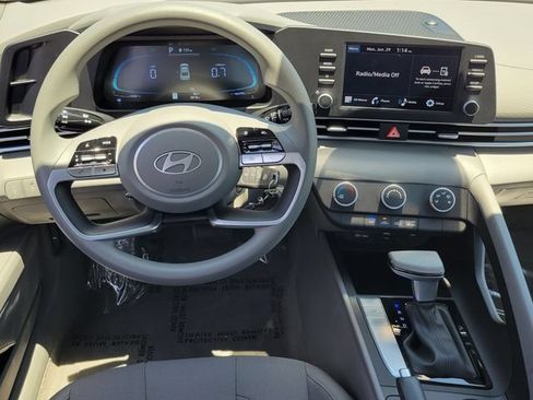 Certified 2026 Hyundai Elantra SE FWD image 6