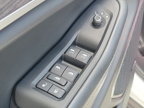Used 2023 Jeep Grand Cherokee Limited w/ Black Appearance Package AWD/4WD image 15