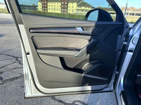 Used 2023 Audi SQ5 Prestige w/ Prestige Package image 9