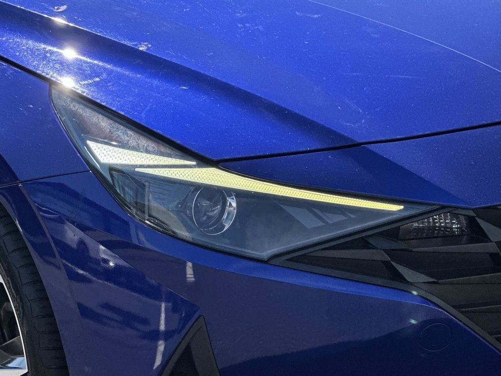 Used 2023 Hyundai Elantra SEL w/ Convenience Package FWD image 8
