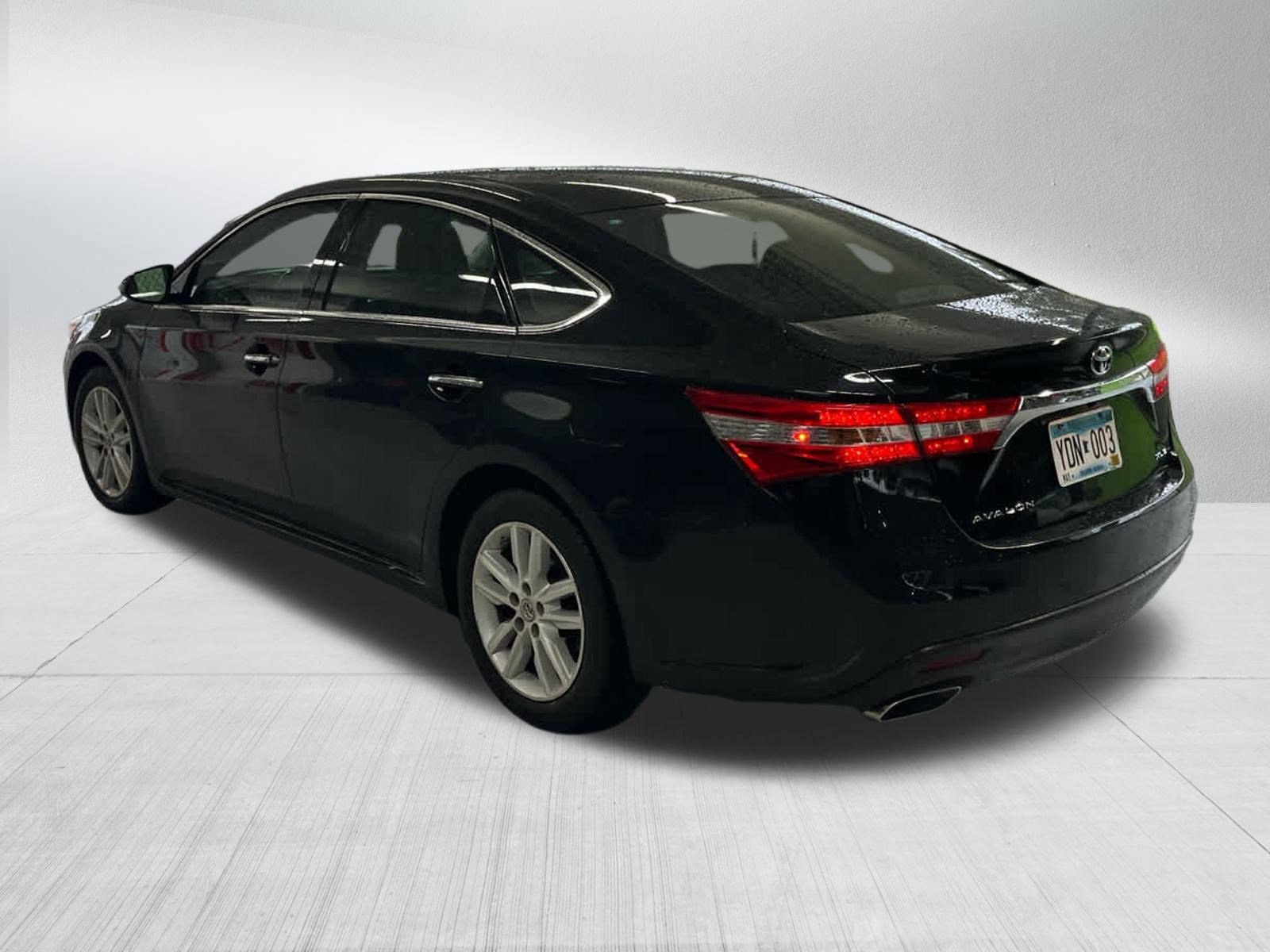 Used 2013 Toyota Avalon XLE Premium FWD image 3