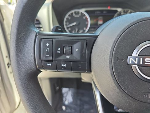 Used 2023 Nissan Rogue S AWD/4WD image 16