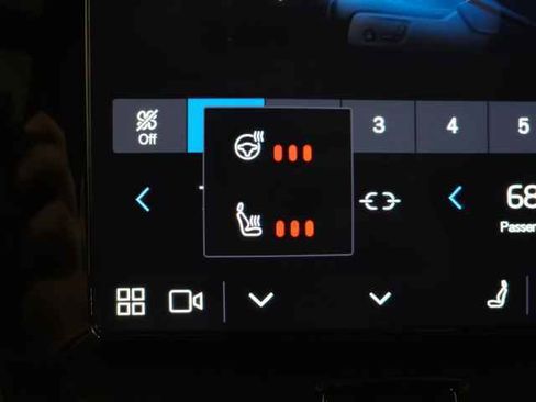 Used 2025 Volvo XC40 B5 Ultra image 31