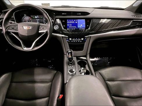 Used 2025 Cadillac XT6 Premium Luxury image 17