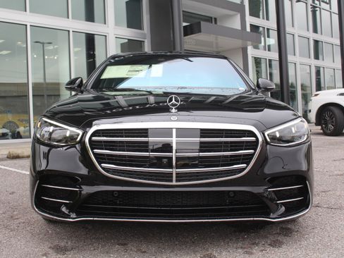 New 2026 Mercedes-Benz S 580e 4MATIC Sedan image 10