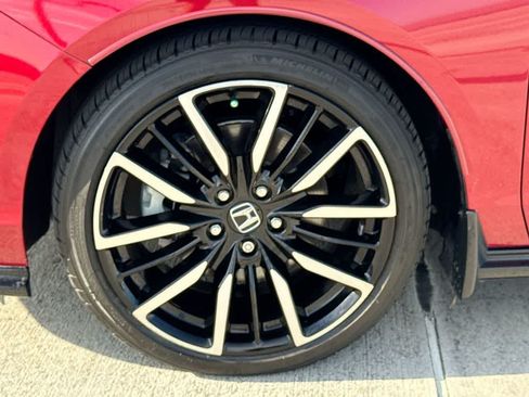 Used 2023 Honda Accord Touring image 11