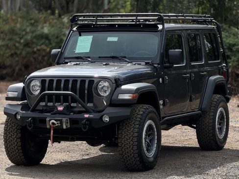 Used 2018 Jeep Wrangler Unlimited Sport S AWD/4WD image 3