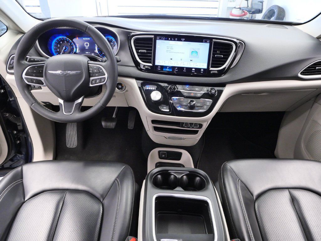 Certified 2023 Chrysler Pacifica Touring-L FWD image 18
