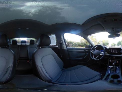 Used 2025 Volkswagen Jetta SE image 41