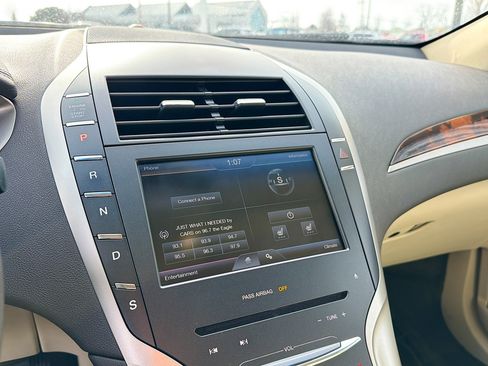 Used 2013 Lincoln MKZ image 9