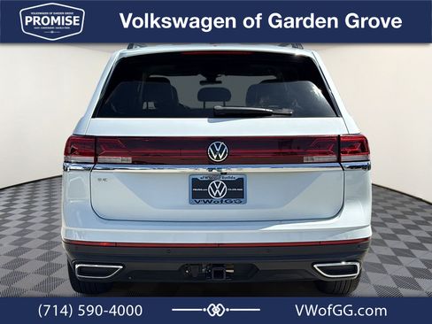 Used 2024 Volkswagen Atlas SE w/ Panoramic Sunroof Package FWD image 7