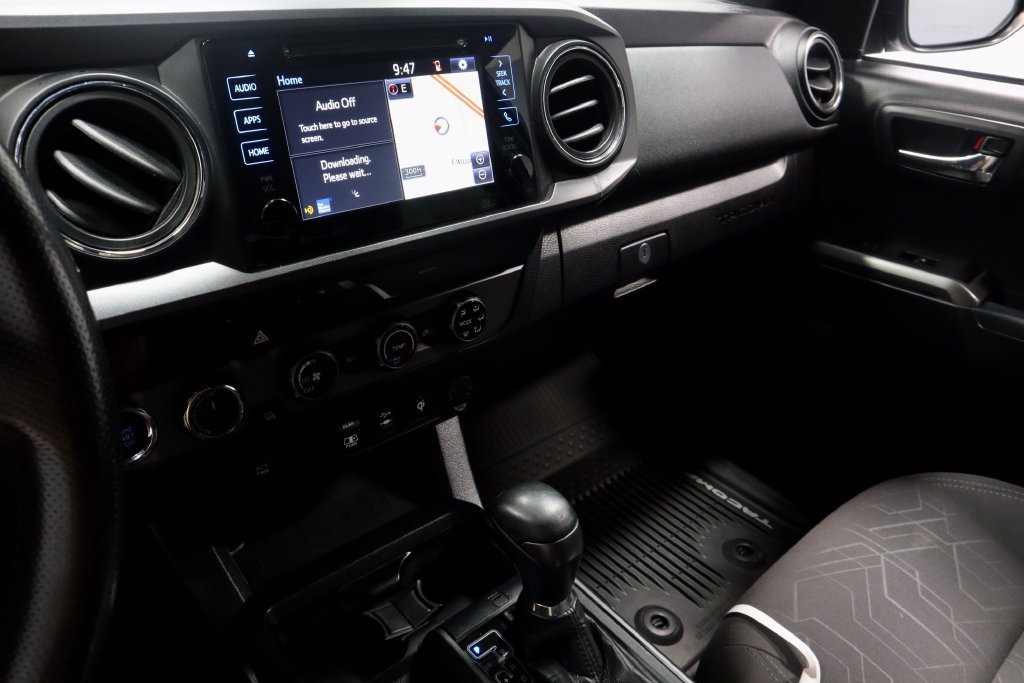 Used 2018 Toyota Tacoma TRD Off-Road AWD/4WD image 29