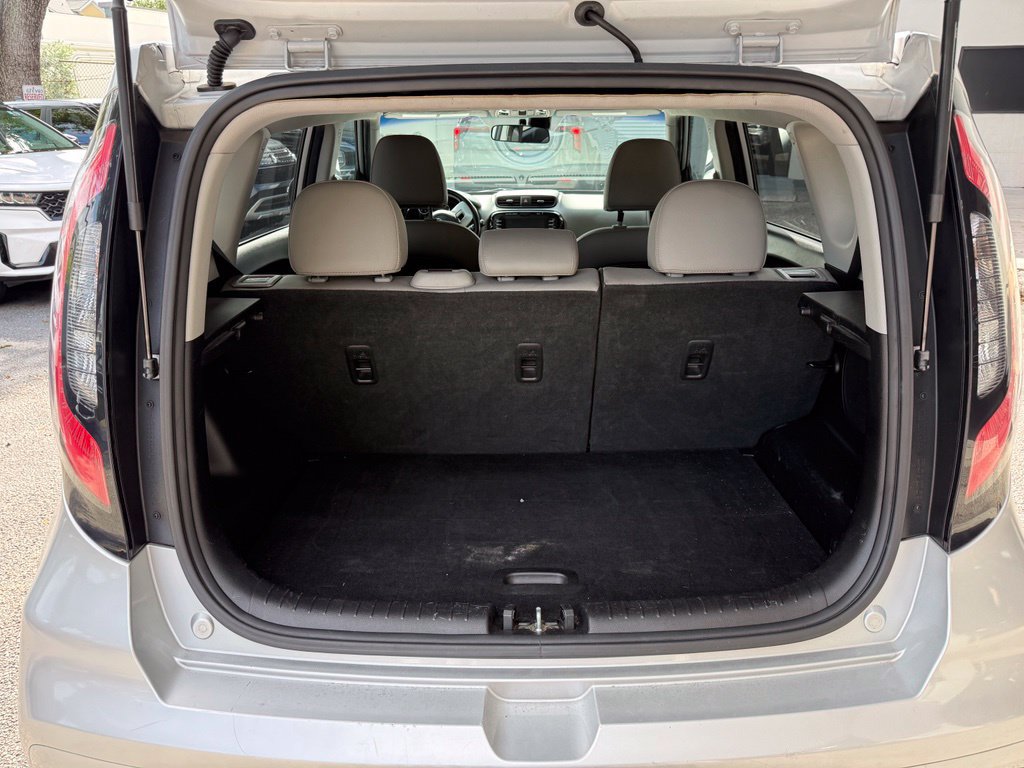 Used 2017 Kia Soul + w/ Primo Package FWD image 9