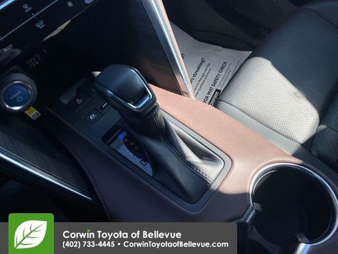Used 2021 Toyota Venza Limited image 15
