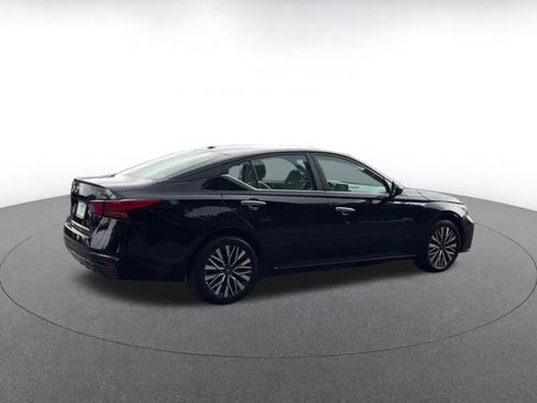 Used 2025 Nissan Altima 2.5 SV FWD image 15