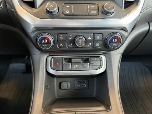 Used 2023 GMC Acadia SLT AWD/4WD image 19
