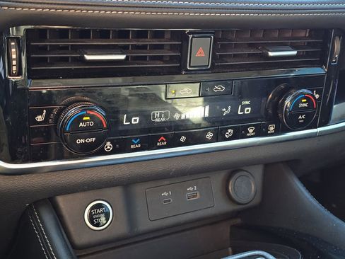Used 2023 Nissan Rogue SL w/ SL Premium Package AWD/4WD image 32