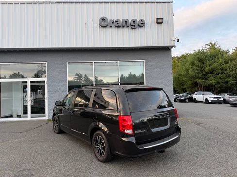 Used 2018 Dodge Grand Caravan GT FWD image 3