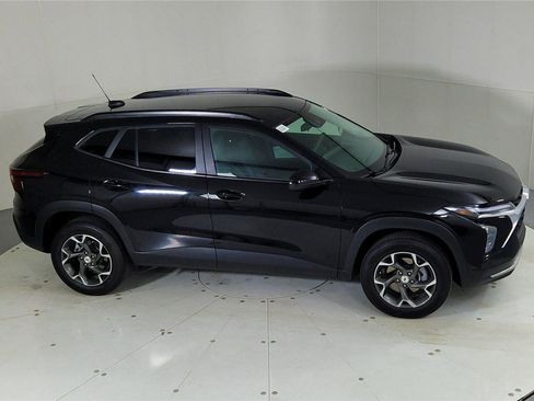 Used 2024 Chevrolet Trax LT image 42