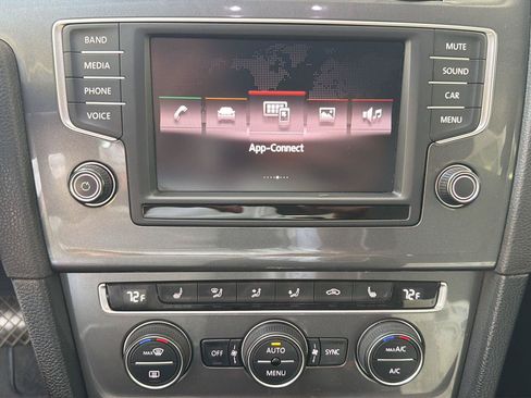 Used 2016 Volkswagen e-Golf SE w/ DC Fast Charging Package FWD image 20