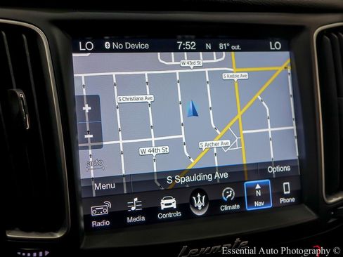 Used 2018 Maserati Levante AWD/4WD image 21