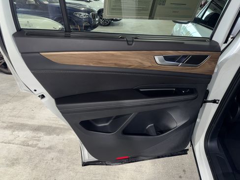 Used 2024 Volkswagen Atlas SE FWD image 17