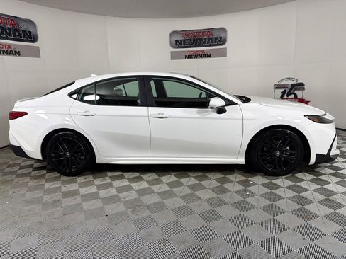 Used 2025 Toyota Camry SE w/ Convenience Package image 2