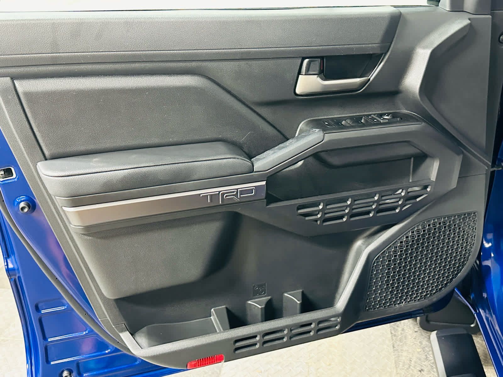 Certified 2025 Toyota Tacoma TRD Sport AWD/4WD image 26