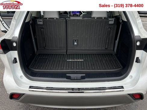 Used 2024 Toyota Highlander Platinum image 21