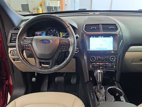 Used 2018 Ford Explorer XLT w/ Equipment Group 202A image 2