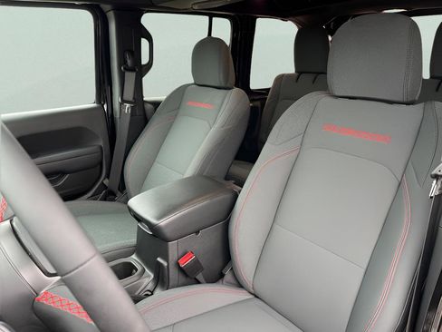 Used 2024 Jeep Wrangler Unlimited Rubicon AWD/4WD image 14