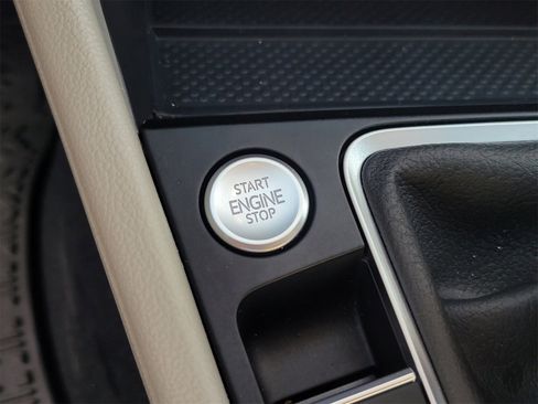 Certified 2025 Volkswagen Jetta SE image 27