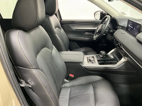 Used 2025 MAZDA CX-70 Plug-In Hybrid w/ Premium Pkg image 8