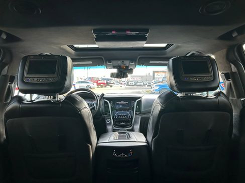 Used 2019 Cadillac Escalade ESV Platinum image 37