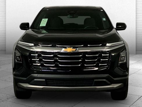 Used 2025 Chevrolet Equinox LT image 2