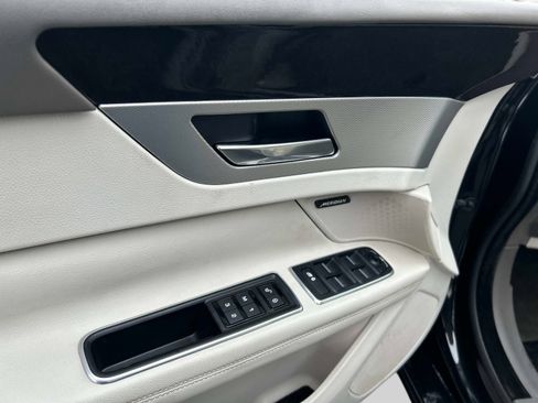 Used 2016 Jaguar XF Prestige image 20