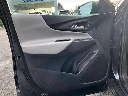 Used 2022 Chevrolet Equinox LS w/ LS Convenience Package image 19