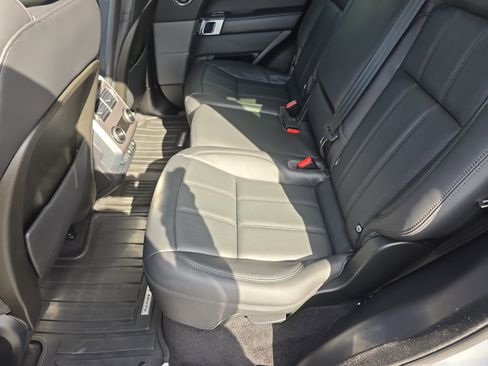 Used 2019 Land Rover Range Rover Sport HSE image 16