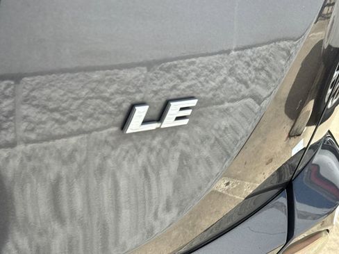 Used 2017 Toyota RAV4 LE FWD image 8