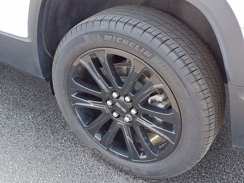 Used 2023 GMC Acadia SLE w/ Driver Convenience Package image 26