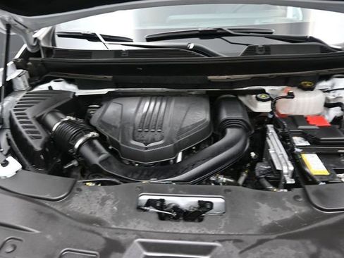 Used 2025 Chevrolet Traverse LT image 32