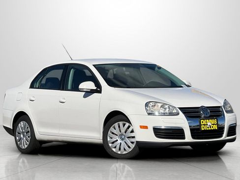 Used 2010 Volkswagen Jetta S image 2