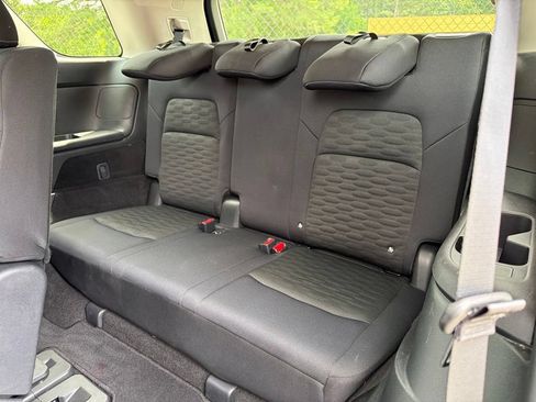 Used 2025 Nissan Pathfinder SV FWD image 23