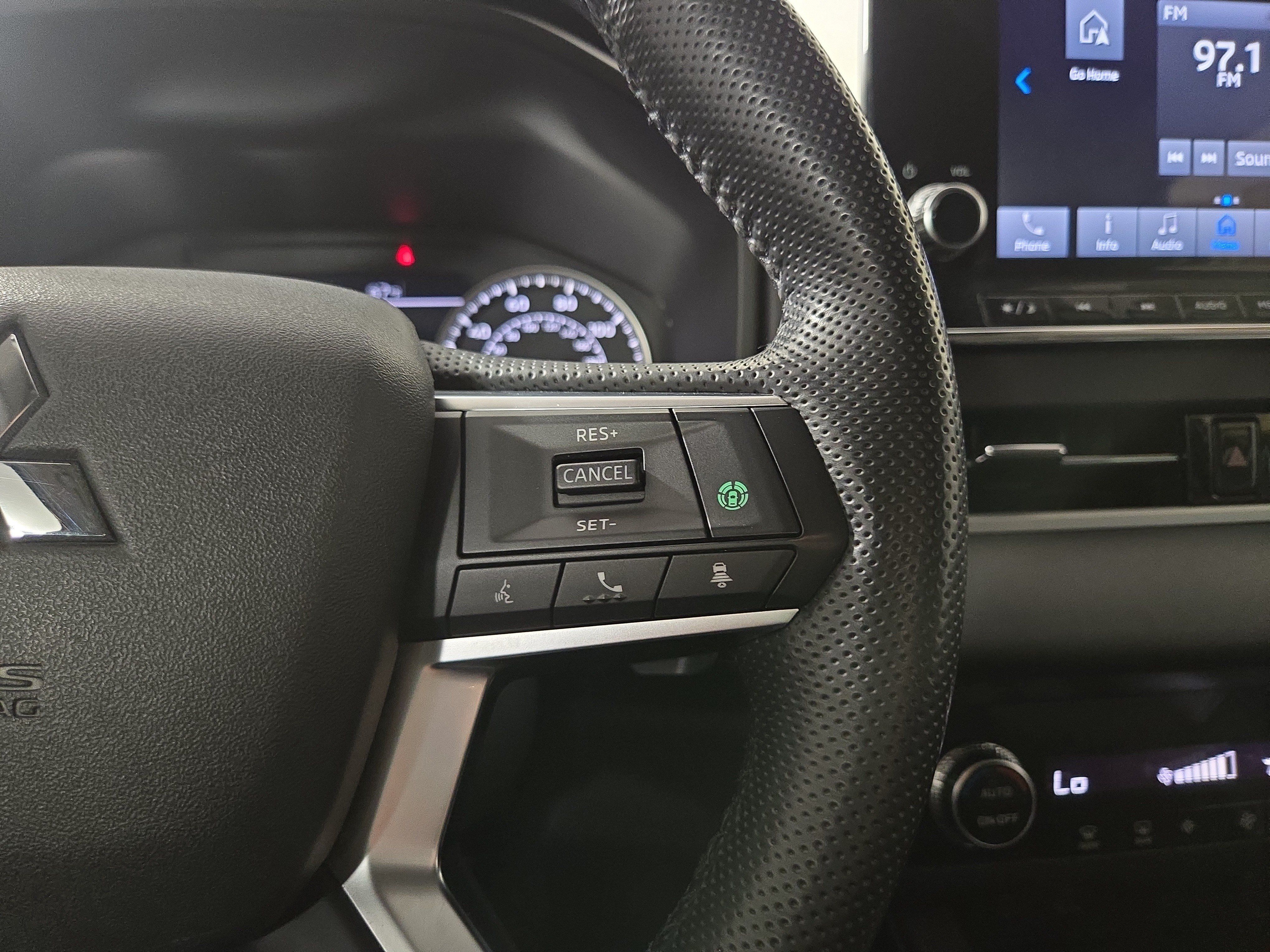 Used 2023 Mitsubishi Outlander SE AWD/4WD image 16