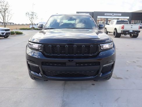New 2025 Jeep Grand Cherokee L Limited w/ Black Appearance Package AWD/4WD image 10