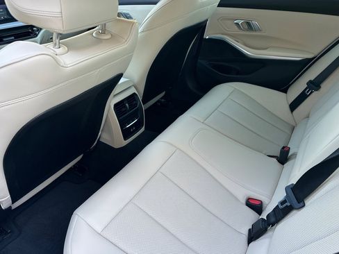 Used 2025 BMW 330i Sedan w/ Premium Package image 15