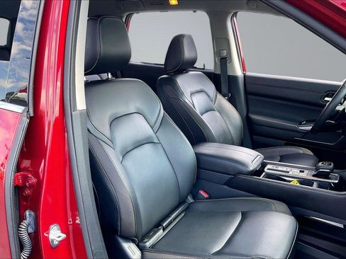 Certified 2024 Nissan Pathfinder SL w/ SL Premium Package FWD image 9